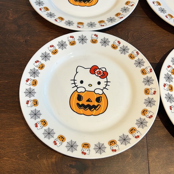 SANRIO X Pumpkin Hello Kitty Halloween Plate 🎃Set Of 4 Pumpkins New - Picture 3 of 3